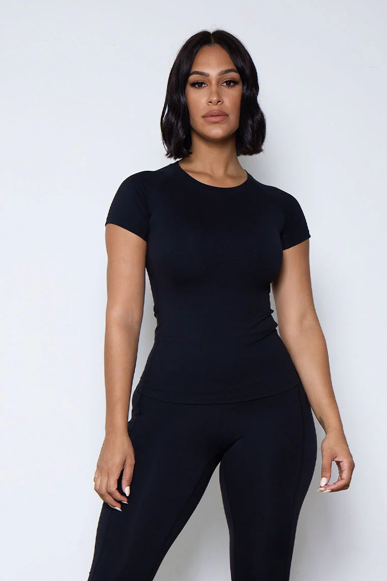 ESSENTIAL CREWNECK TOP-BLACK