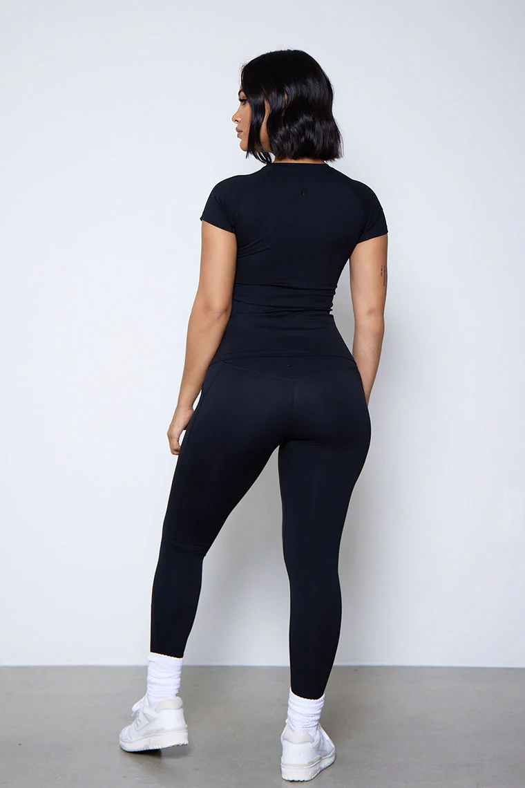 ESSENTIAL CREWNECK TOP-BLACK - Image 2